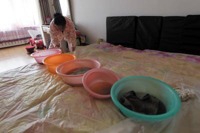 辽源楼上漏水，住户失联，小区没物管，业主维权难！律师来支招……